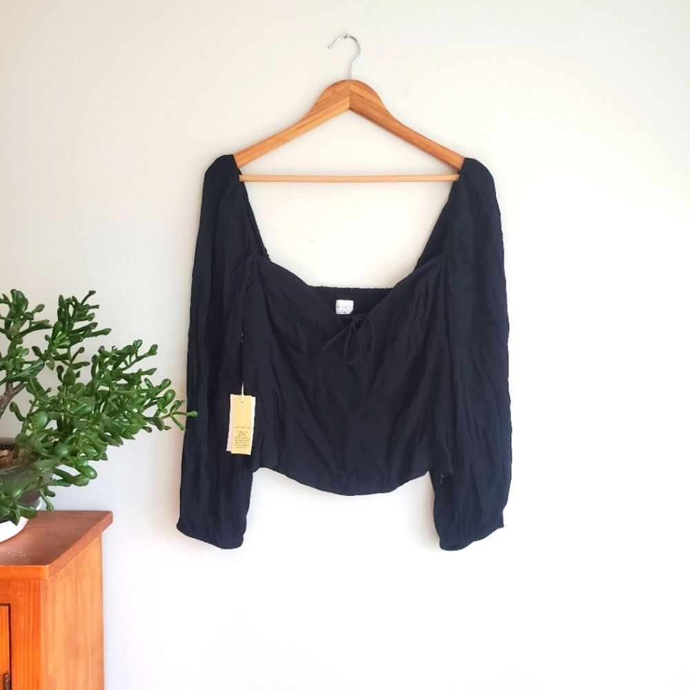 Wilfred by Aritzia novella black long sleeve crop top size XL